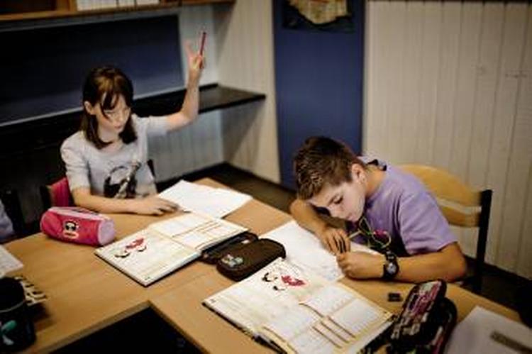 Sygdom. ADHD-elever profiterer af undervisning i små grupper, en tydelig ydre struktur og mennesker omkring sig, der er tålmodige og præcise. 