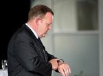 Regning. Det er uafklaret, om tidligere statsminister Lars Løkke Rasmussen (V) selv til betale for den rygekabine, han lod opstille i Statsministeriet, eller om han vil lade sit parti gøre det. Arkivfoto. 