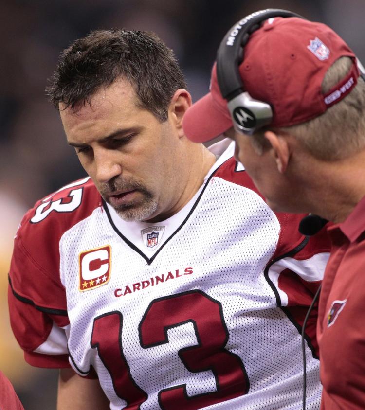 dusør. Arizona Cardinals quarterback Kurt Warner (13) går skadet fra banen i en kamp mod New Orleans Saints i 2010. Kurt Warner var angiveligt et mål for en bevidst skade fra Saints-spillere. 