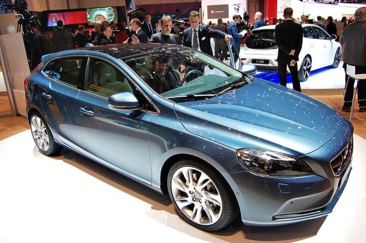 Nyskabelse. Volvo V40 skal afløse to modeller, S40 og V50. Den er klar i Danmark efter sommerferien. 