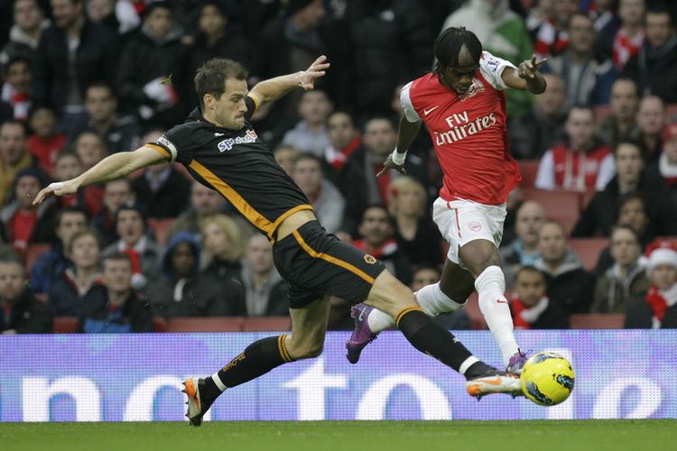 beruset. Roger Johnson (tv) når bolden før Arsenals Gervinho i 1-1-opgøret mellem de to hold. 