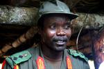 EFTERSØGT. Den krigsforbrydermistænkte Joseph Kony skal stoppes og bringes for en domstol, mener organisationen Invisible Children, som får kritik af storstilet kampagne. 