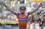 Oprejsning. Den 28-årige spanier Luis Leon Sanchez vinder 6. etape af Paris-Nice i en tæt spurt med Jens Voigt. 
