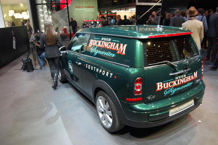 Luksusstil. Mini går nu også ind i varebilssektoren med den nye Mini Clubvan, der har to siddepladser og et fint indrettet lastrum. Den kunne også være interessant som leasingbil. Foto: Allan Graubæk 