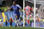 afgørende. Didier Drogba viste igen sit værd for Chelsea, da ivorianeren scorede kampens enlige mål mod Stoke. 
