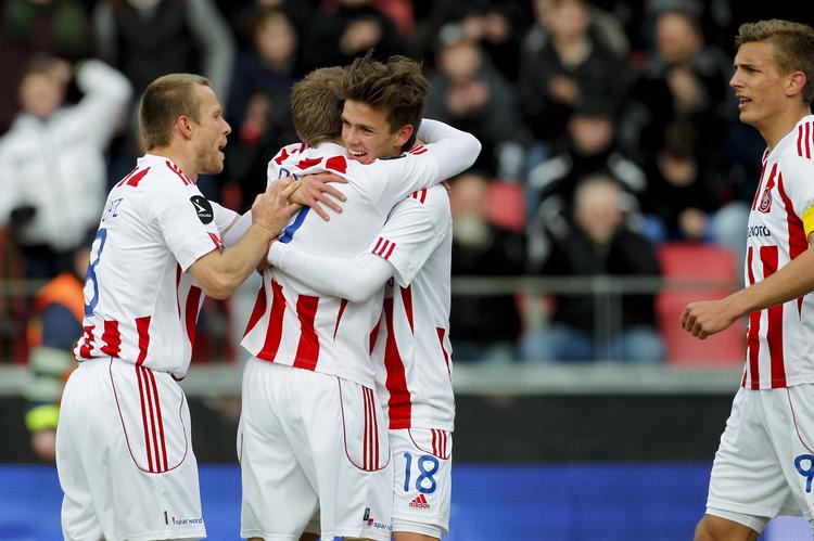 afgørelsen. På en aflevering fra Lukas Andersen blev Anders Due mactvinder for AaB. 