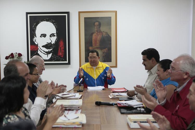Kræftpatient. Hugo Chavez mødtes i går med sin regering i Cubas hovedstad, Havanna. 