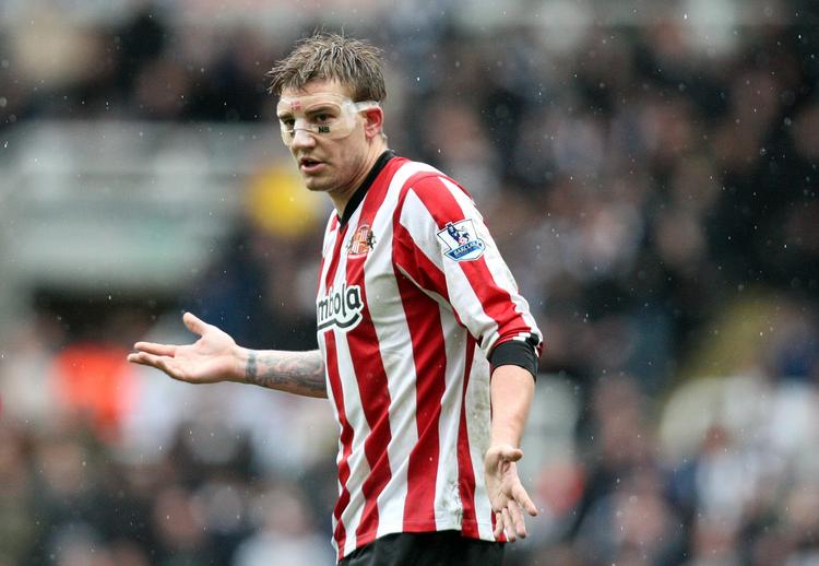 Angriber. Nicklas Bendtner har - ud over problemer med næsen - nok at tænke over. 