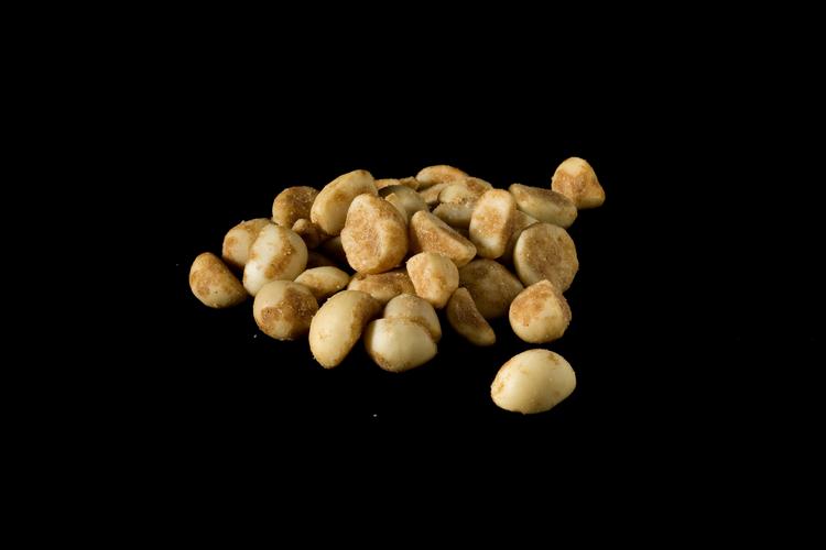 Fremmedlegeme. Det er uvist, om det er kæben fra en mus, rotte, egern eller et andet dyr, som er ophavet til kæben i en pose med peanuts.. 