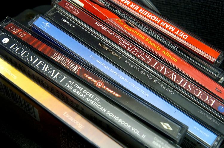 Prisfald. Blandt andet CD'er og elektronik er blevet billigere det seneste år. 