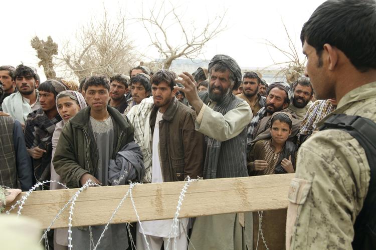 Der er ingen informationer om, hvorvidt den amerikanske soldat, der formodes at have skudt og dræbt 16 civile afghanere i Kandahar, har haft mentale problemer tidligere. 