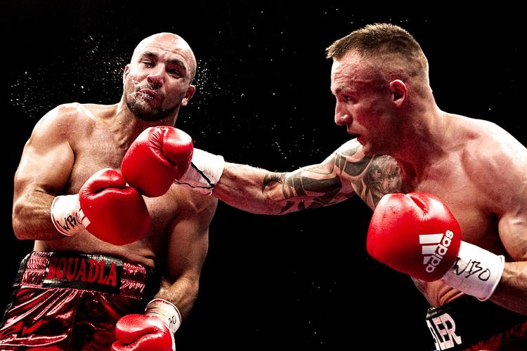 Ventetid. Kessler (t.h.) besejrede franske Mehdi Bouadla i Parken i 2011. 