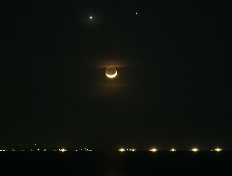 Nærhed. Også i 2008 var Jupiter og Venus tæt på hinanden. Venus er øverst til venstre - Jupiter øverst til højre. 