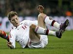 TVIVL. Det er fortsat usikkert, hvor alvorlig Nicklas Bendtners knæskade er. 