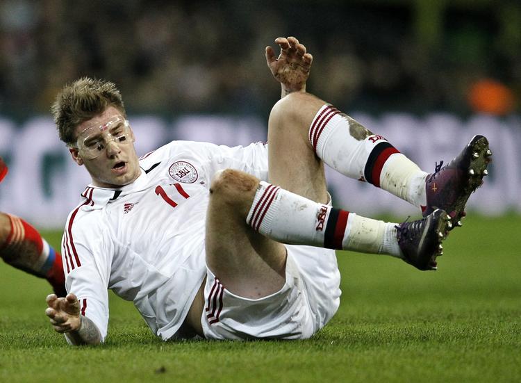 TVIVL. Det er fortsat usikkert, hvor alvorlig Nicklas Bendtners knæskade er. 