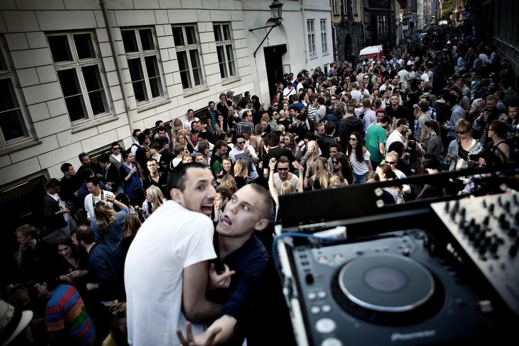 Trængsel.  For at dæmme op for trængslen til Distortion skal festivalen nu søge mod større pladser i København. 