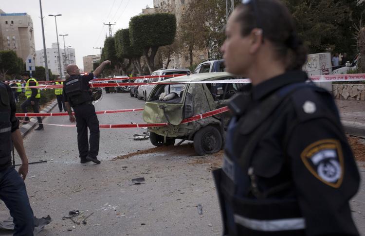 Våbenhvilen mellem Israel og Gaza ser ud til at være trådt i kraft efter flere dages gensidige angreb. 