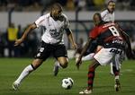Kontroversiel. Adriano (t.v.) nåede blot at spille 7 kampe og score 2 mål for Corinthians. 