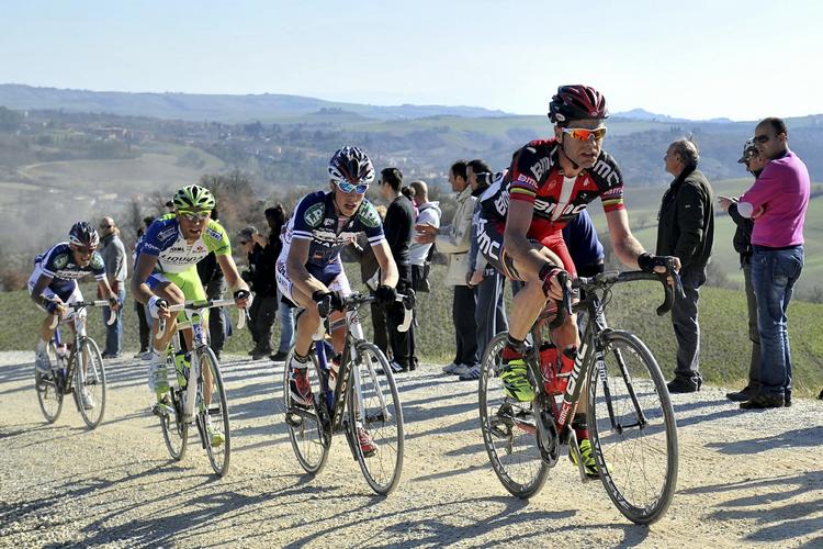 Målrette. Sæsonens store opgave for Cadel Evans (forrest) er naturligvis Tour de France. 