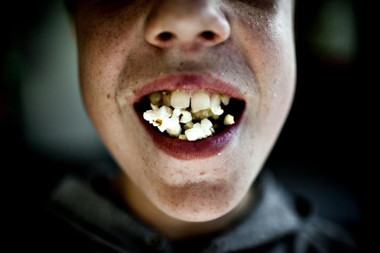 Velbekommen. Det kan være svært at undgår at falde i de klassiske snack-fælder inden aftensmaden. Sundhedscoach RikkeMaija giver her råd til hvordan du undgår dem. 