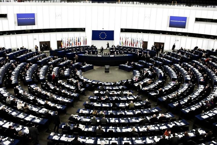 Ligestilling. Der er for få kvinder på stemmesedlerne til eksempelvis EU-parlamentsvalg. Det mener netop parlamentet selv, der netop har stemt ja til at kæmpe for mere ligestilling i politik. 