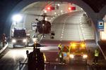 Dødsulykke. Skibussen forulykkede af endnu ukendte grunde i en tunnel i den sydlige del af Schweiz. 