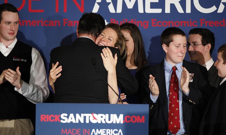 Choksejr. Rick Santorum var midt i sin sejrstale, efter at han havde vundet i Alabama, da publikum råbte, at han også havde vundet i Mississippi. Foto: Gerald Herbert/AP 