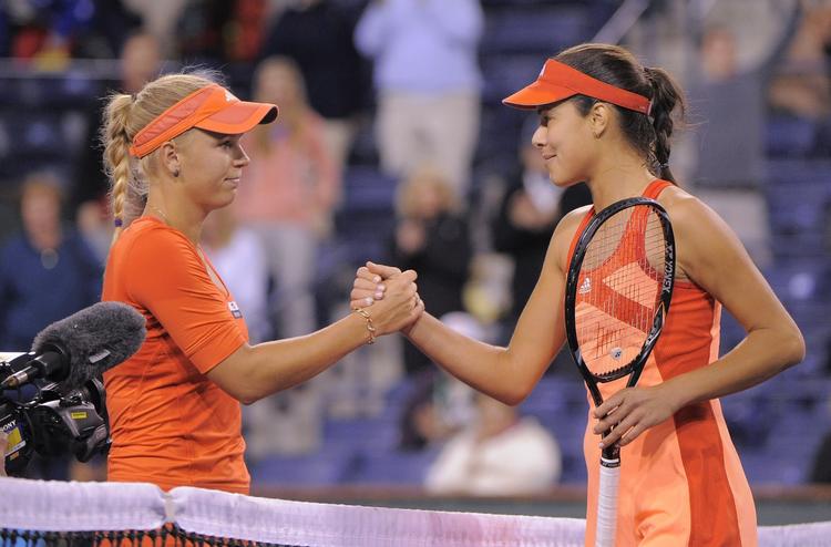 nedtur. Nederlaget i ottendedelsfinalen til Ana Ivanovic (th.) sender Caroline Wozniacki ned som nummer 6 på den næste verdensrangliste. 