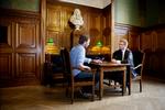 Blåstemplet. Frank Jensen (til højre) går nu ind med moralsk støtte til Bagsidens store landsdækkende kampagne for at få danskerne til at returnere stjålen offentlig ejendom. 