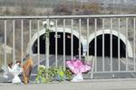 Sorg. Forældre og pårørende er i dyb sorg efter busulykke, som har kostet 28 personer livet. 