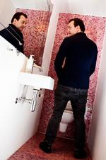 Maskulin pink. På Rasmus Larssons kontor er væggene beklædt med pink mosaik - en farve, der i høj grad er blevet 'hans' farve. 