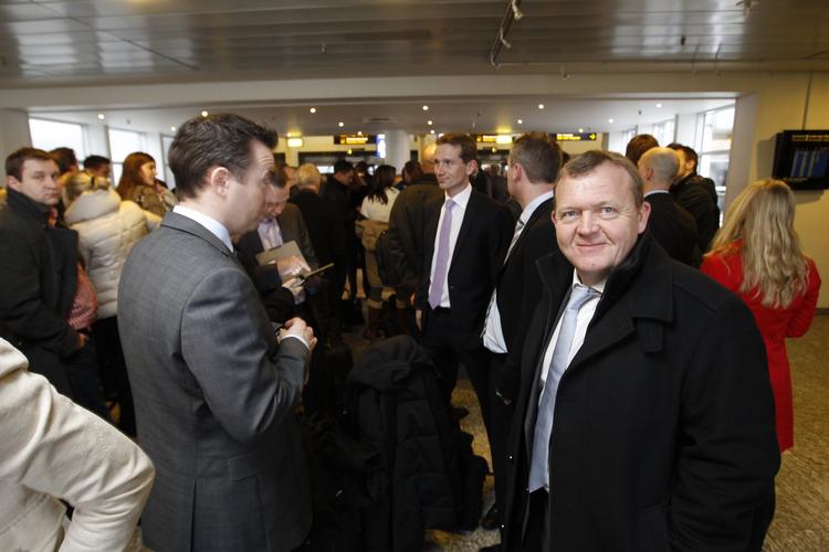 Kø. Venstres formand Lars Løkke Rasmussen må sammen med en række andre toppolitikere finde anden vej til Kommunalpolitisk Topmøde i Aalborg. 