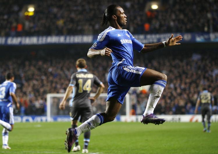 ovenpå. Blandt andet et mål af Didier Drogba sendte Napoli ud af Champions League. 