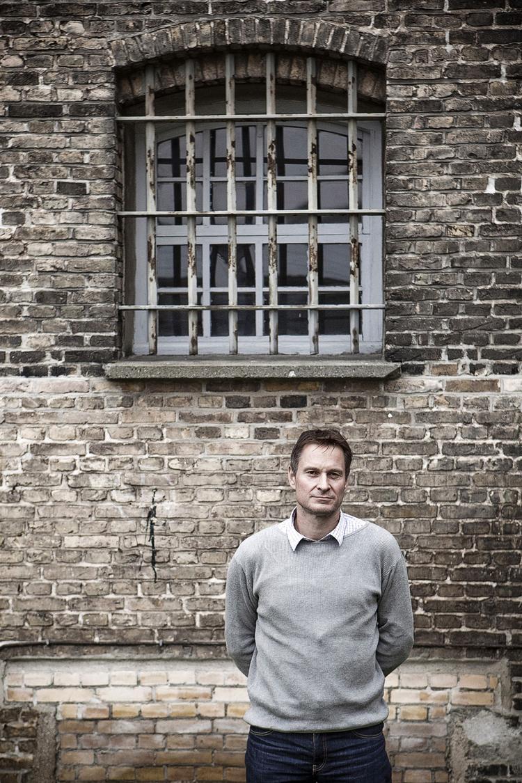 meyer.  Programmet lover mere action, end det kan holde. 