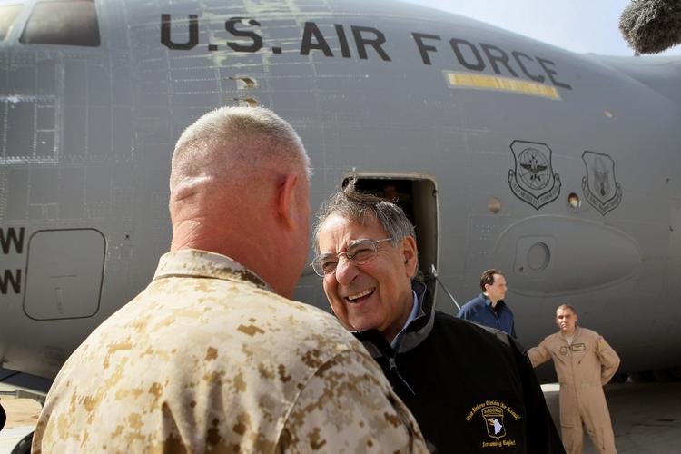 USAs forsvarsminister Leon Panetta landede på Camp Bastion i går samtidig med, at et attentatforsøg fandt sted på landingsbanen. 