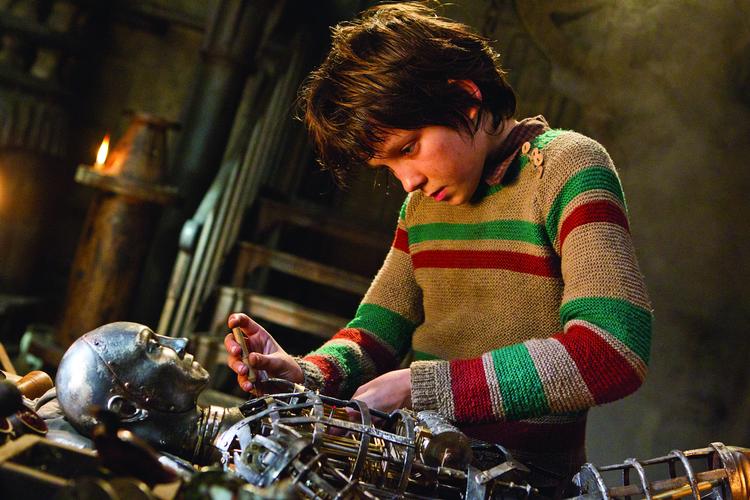 Filmhistorie. Martin Scorseses 'Hugo' er fyldt  med filmhistoriske referencer. Automatonen, som Hugo her roder med, har en klar lighed med robotten i Fritz Langs 'Metropolis' fra 1927. 