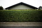 Jordpriser. Borgere i kommuner tæt på København oplever en enorm stigning i Skats vurdering af deres grunde. Samtidig er huspriserne under pres. 