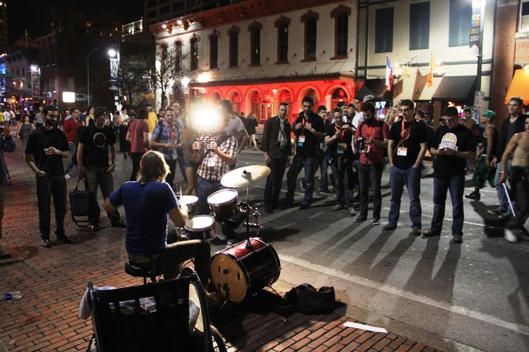 Drømmen. Austin er proppet med musikere i midten af marts. Fem af de danske bands, der spillede på SXSW, sendte stemningreportager hjem til politiken.dk. 