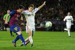 topscorer. Med seks mål mod Bayer Leverkusen stod Lionel Messi for sin del af scoringsrekorden i ottendedelsfinalerne. Her løfter han presset af Daniel Schwaab bolden i mål til 3-0 i returkampen. 