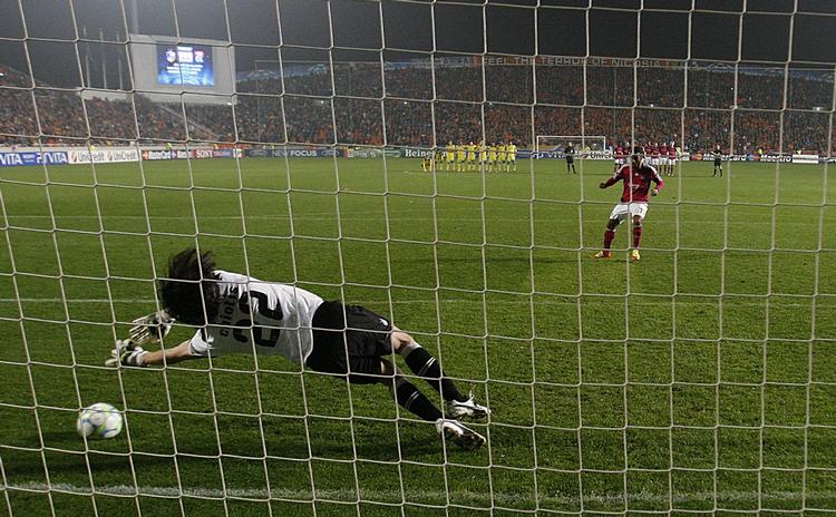 helten. Med to redninger i straffesparkskonkurrencen havde Dionisis Chiotis sin andel i, at Apoel Nicosia slog Olympique Lyon ud. 
