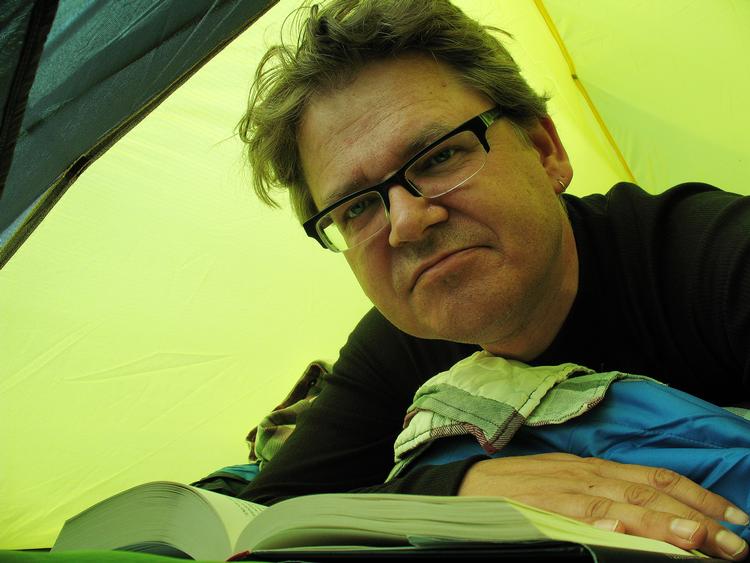 Uforfærdet. Kim Leine, født 1961 i Norge, kom til Danmark som 17-årig. Har arbejdet som sygeplejerske i Grønland. Debut 2007 med 'Kalak', som betyder 'skide grønlænder'.  Privatfoto 