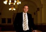UENIG. Formanden for Kommunernes Landsforening, Jan Trøjborg (S), er trods sin partifarve ikke enig i regeringens sparekrav til kommunerne. 
