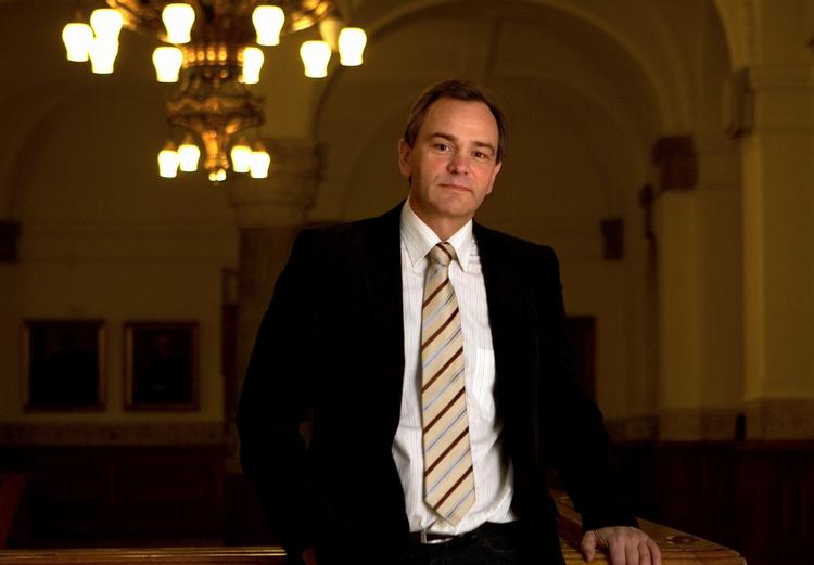 UENIG. Formanden for Kommunernes Landsforening, Jan Trøjborg (S), er trods sin partifarve ikke enig i regeringens sparekrav til kommunerne. 
