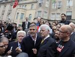 Protest. George Clooney, sammen med bl.a. sin far Nick Clooney, deltog i dag i en demonstration foran Sudans ambassade i Washington. 