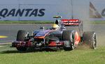 Ups. Lewis Hamilton måtte i denne kurve bide i græsset. 