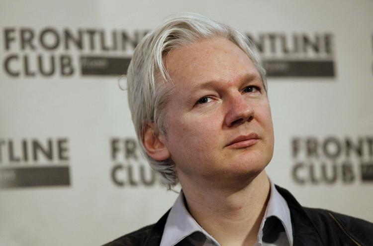 efterstræbt. Julian Assange opholder sig i Storbritannien, efter at han i 2010 blev anholdt og begæret udleveret til Sverige, hvor han er sigtet for overgreb på to kvinder. 