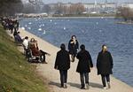 Lunt. I går var der vejr til en travetur mange steder. Her er vi ved Søerne i København. 