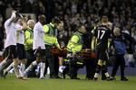 Kollaps. Fabrice Muamba faldt pludselig om i FA-Cup-kvartfinalen mellem Tottenham og Bolton. 