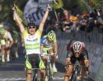 Sejrherre. Simon Gerrans kunne juble - 20 sekunder længere bagud kom en gruppe med Matti Breschel. 