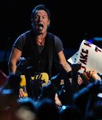 Bruce. Bruce Springsteen indtager førstepladsen på den amerikanske hitliste med sit nye album. Det er tiende gang i karrieren. 